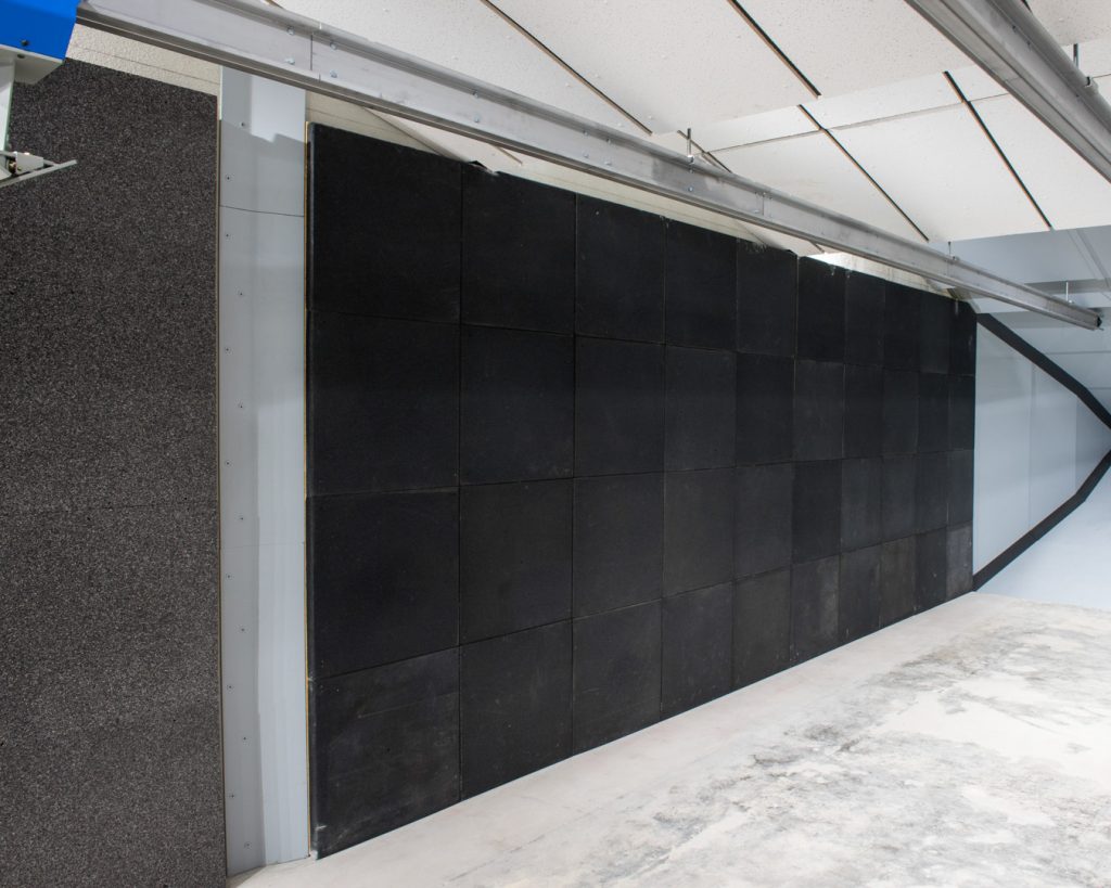 Wall baffle in a commercial shooting range for tactical use